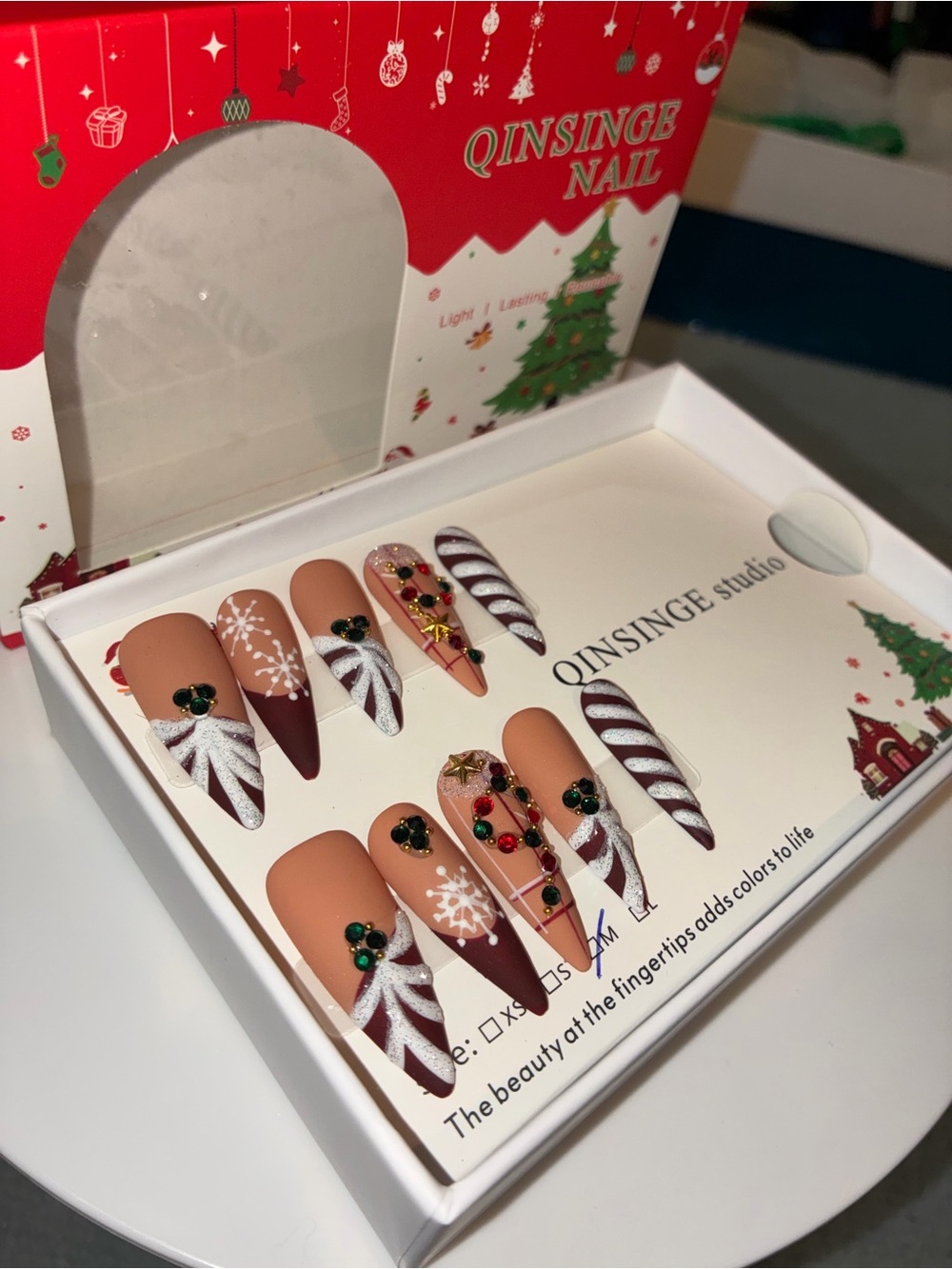 Christmas Press-tOn Manicure Set - Nude, White, Brown & Green - Picture 4 of 5